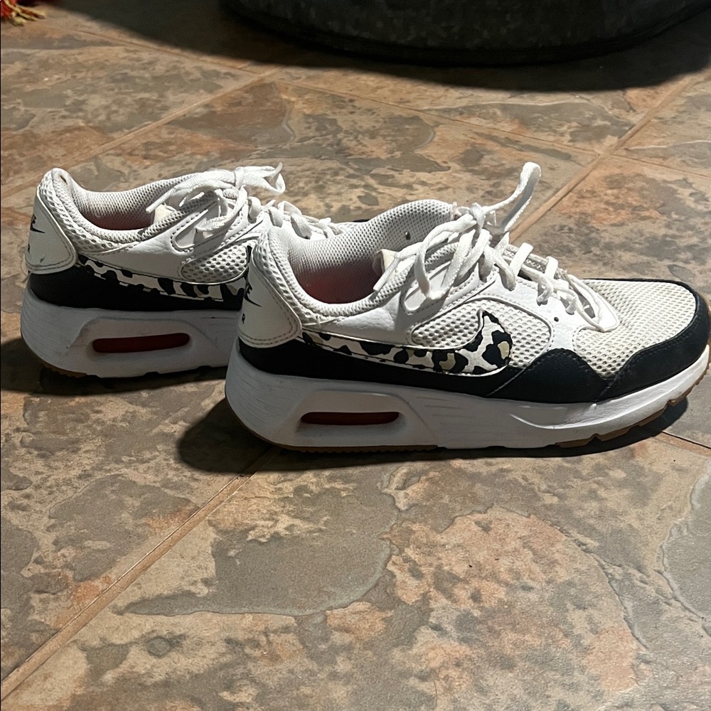 Nike White and Black Sneakers with Patterned Swoosh